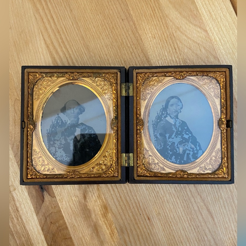 Antique Double Daguerrotype - Picture 3 of 11